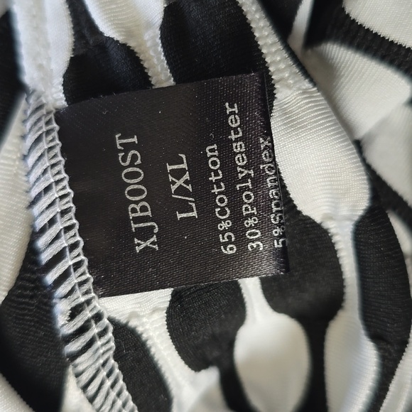 Black and White Patterned Leggings - Picture 3 of 8